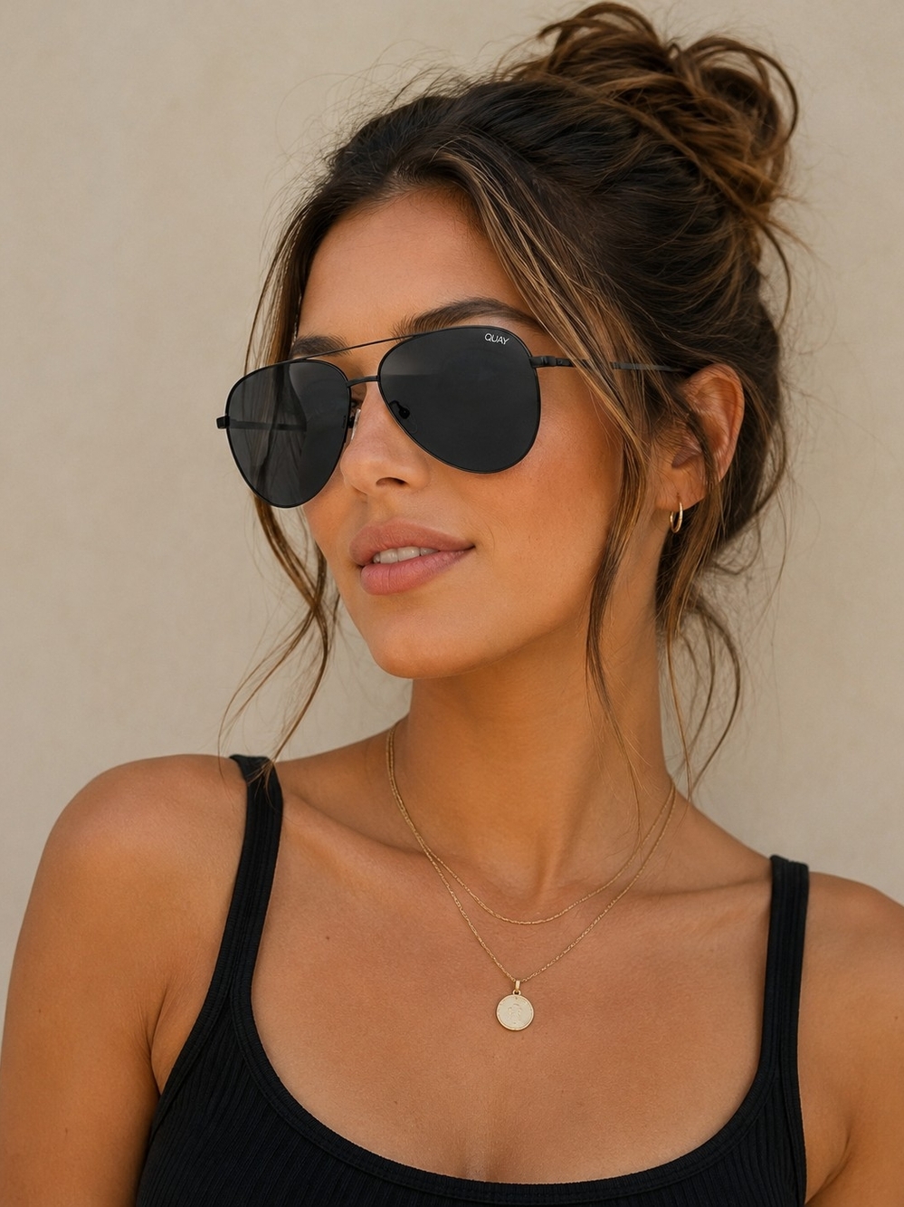 Quay Australia Viviene 1515 Black Frame / Smoke Lens